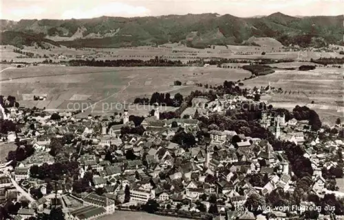 AK / Ansichtskarte Isny Allgaeu Bayern Stadtpanorama Kirche Allgaeu Felder Berge Luftbild