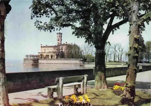 AK / Ansichtskarte Langenargen Bodensee Schloss-Montfort Bodensee Park Bank Blumen Baeume Seeblick