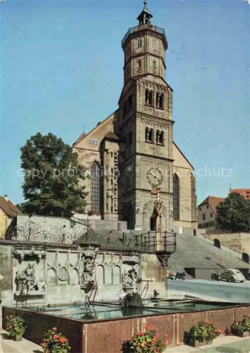 AK / Ansichtskarte Schwaebisch Hall BW St.-Michaelskirche Brunnen Kirchturm Uhr Marktplatz Blumen