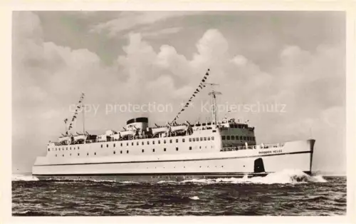 AK / Ansichtskarte Schiffe Oceanliner Theodor Heuss Hochsee 