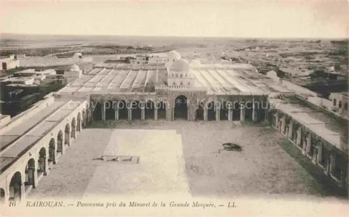 AK / Ansichtskarte KAIROUAN Qairawan Tunesie Grande-Mosquée Minaret Innenhof Arkaden Vogelperspektive Stadtansicht