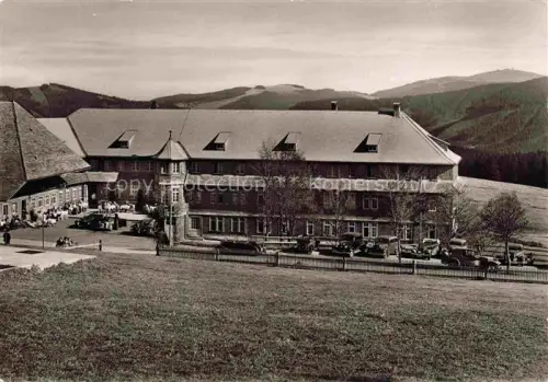 AK / Ansichtskarte Schauinsland Oberried BW Hotel-Haldenhof Schwarzwald Parkplatz Oldtimer Kurgast Mittelgebirge Huegel