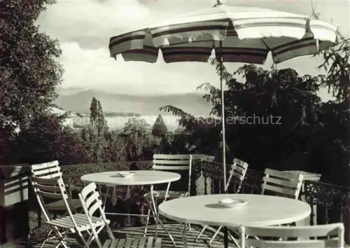 AK / Ansichtskarte Alwind Schloss LINDAU Bodensee Bayern Terrasse Sonnenschirm Bodensee Schlossgarten Stuehle Tische Seeblick
