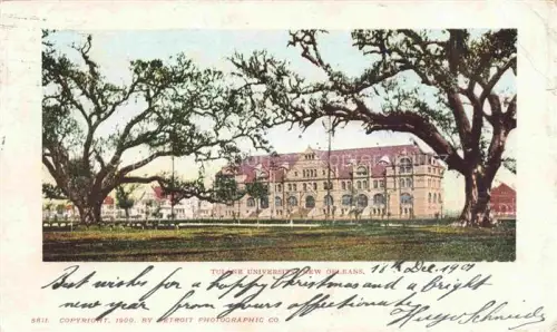 AK / Ansichtskarte NEW ORLEANS Louisiana USA Tulane-University Universitaetsgebaeude Eichenallee Campus Rasen Backsteingebaeude