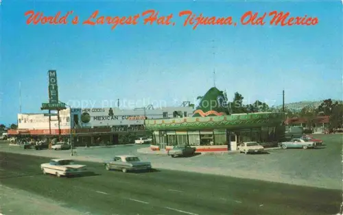 AK / Ansichtskarte Tijuana Mexico Charro-Hat-Drive-Inn Sombrero Motel Curio-Market Strassenszene Autos Mexican-Curiosities Blown-Glass