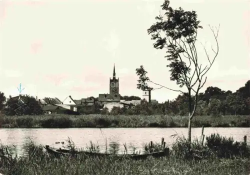 AK / Ansichtskarte Usedom Mecklenburg-Vorpommern Kirchturm See Stadtansicht Boot Schilfguertel Teich