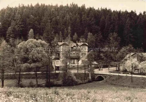 AK / Ansichtskarte Schwarzenberg Erzgebirge Sachsen HO-Gaststaette St-Katharina Fachwerkhaus Wald Tannen Bruecke Bach Erzgebirge