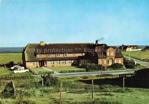 AK / Ansichtskarte Rantum Sylt Gasthaus-Boysen Pension Reetdachhaus Nordsee Sylt Wiese