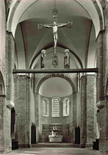 AK / Ansichtskarte Ratzeburg Schleswig-Holstein Dom Chorraum Innenraum Kruzifix Altar Backstein Romanisch