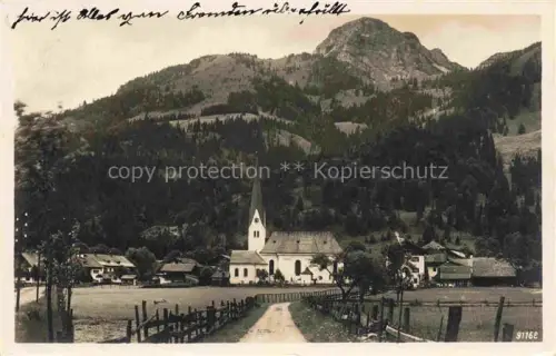 AK / Ansichtskarte Bayrischzell Bayrisch Zell Wendelstein Kirche Dorf Alpen Berge Nadelwald Talblick