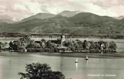 AK / Ansichtskarte Fraueninsel Chiemsee Chiemsee Fraueninsel Kloster Hochfelln See Segelboote Bergpanorama Insel