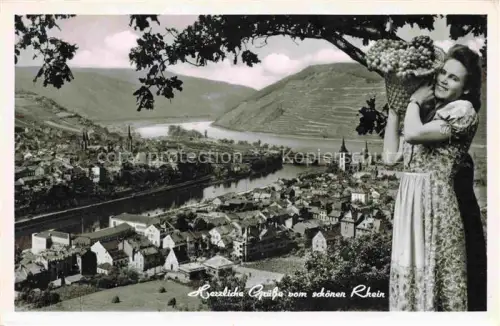 AK / Ansichtskarte Bingen Rhein Rheinland-Pfalz Rhein Weinberge Tracht Weintrauben Panorama Daecher Kirche Fluss Winzerin