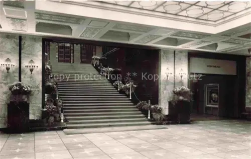 AK / Ansichtskarte BADEN-BADEN BW Kurhaus Treppenhaus Freitreppe Interieur Wanddekor Blumenschmuck Foyer