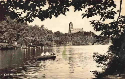 AK / Ansichtskarte Karl-Marx-Stadt CHEMNITZ Schlossteich Ruderboot See Kirche Baeume Park