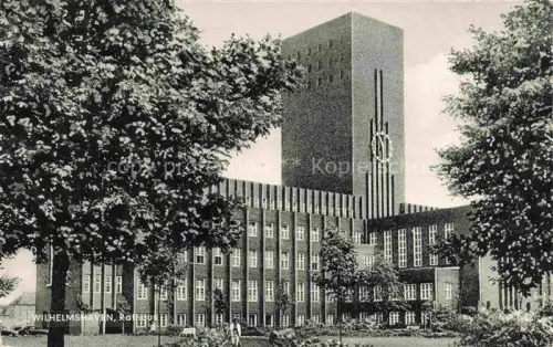 AK / Ansichtskarte Wilhelmshaven  CITY Rathaus Modernismus Turm Backsteinbau Baeume Park
