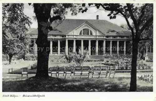 AK / Ansichtskarte Bad Koesen Sachsen-Anhalt Kurmittelhaus Kurgebaeude Saeulenhalle Klassizismus Parkbaenke Gartenanlage Baeume Kurort