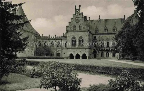 AK / Ansichtskarte Bad Bentheim Burg-Bentheim Innenhof Schloss Gotik Arkaden Rasen Baeume