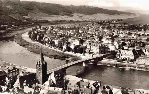 AK / Ansichtskarte BERNKASTEL-KUES Berncastel Rheinland-Pfalz Mosel Bruecke Kirche Altstadt Luftbild Fluss Weinberge