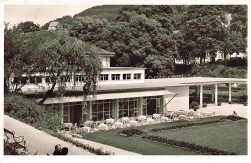 AK / Ansichtskarte Bad Langenschwalbach Hessen Kurhalle Kurpark Terrasse Stuehle Tische Taunus Baeume Gartenanlage