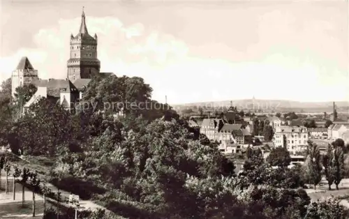 AK / Ansichtskarte Kleve Niederrhein Schwanenburg Burg Stadtpanorama Baeume Huegel Niederrhein Kirchturm