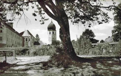 AK / Ansichtskarte Frauenchiemsee Insel Bayern Klosterkirche Frauenwoerth Zwiebelturm Kloster Chiemsee Baum Insel