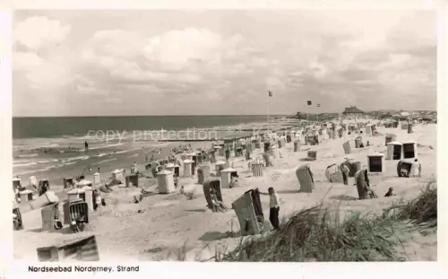 AK / Ansichtskarte NORDERNEY Nordseebad Niedersachsen Strand Strandkoerbe Nordsee Duenen Badegaeste Wellen Flaggen