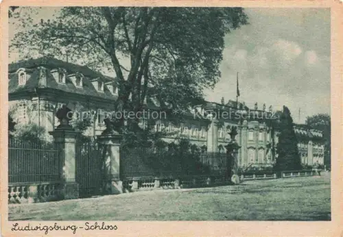 AK / Ansichtskarte LUDWIGSBURG  BW Schloss Residenzschloss Schlosstor Gittertor Barockschloss Fassade Baeume