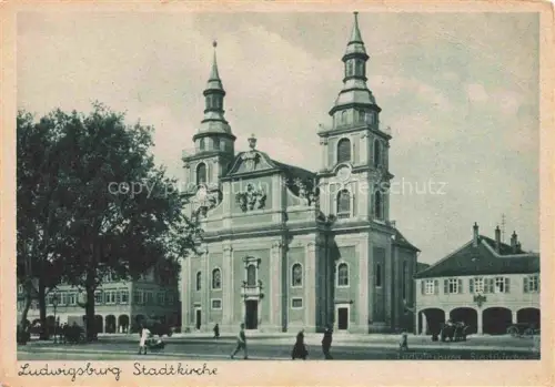 AK / Ansichtskarte LUDWIGSBURG  BW Stadtkirche Kirchenplatz Doppelturm Barock Passanten Marktplatz