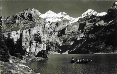 AK / Ansichtskarte Oeschinensee oeschinensee 1578m Muerren BE Oeschinensee Ruderboot Bluemlisalphorn Oeschinhorn Fruendenhorn Rothorn Berge See Felswaende Schnee