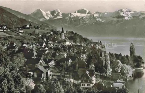 AK / Ansichtskarte Hilterfingen Thunersee BE Thunersee Eiger Moench Jungfrau Kirche Dorf Berge See