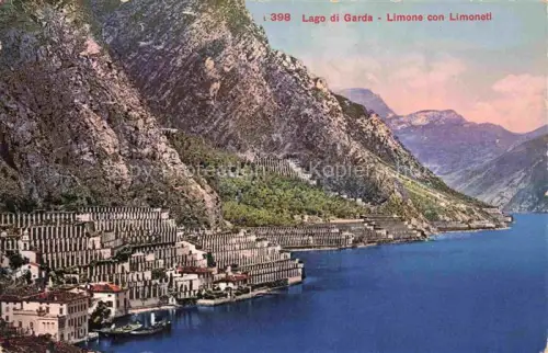 AK / Ansichtskarte Limone-sul-Garda Brescia Lombardia IT Lago-di-Garda Limoneti Zitronenplantagen See Berge Dorf Ufer Felsen