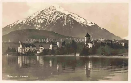 AK / Ansichtskarte SPIEZ Thunersee Niedersimmental BE Niesen Schloss-Spiez Kirche Thunersee Seespiegelung Berg Turm