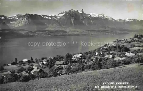 AK / Ansichtskarte Sigriswil BE Endorf Thunersee Stockhornkette Dorf Berge See Wiesen Obstbaeume