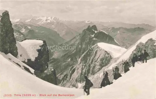 AK / Ansichtskarte Titlis 3238m Engelberg OW Berneralpen Bergpanorama Gletscher Schnee Wanderer Bergsteiger Bergkamm Felsen