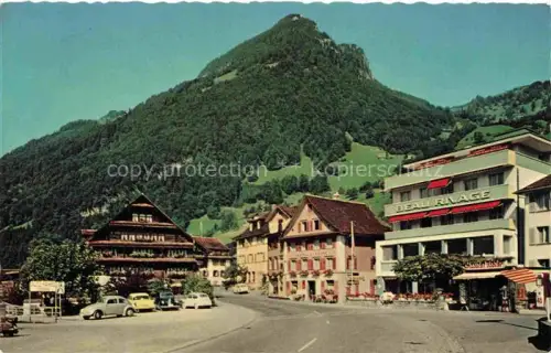 AK / Ansichtskarte Gersau Vierwaldstaettersee SZ Vierwaldstaettersee Autofaehreplatz Gerbehaus Hotel-Beau-Rivage Berg Autos