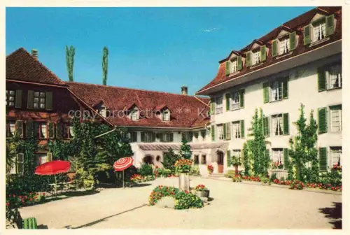 AK / Ansichtskarte Stalden Konolfingen BE Schloss-Huenigen Christliches-Ferienheim Innenhof Sonnenschirme Blumen Herrenhaus