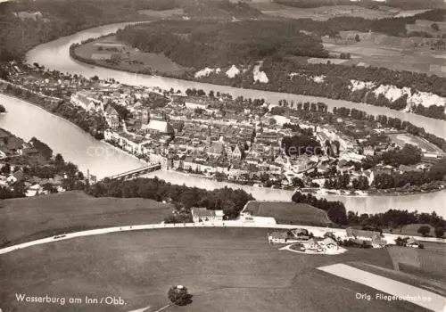 AK / Ansichtskarte Penzing Wasserburg Inn Rosenheim Bayern Inn Fluss Altstadt Halbinsel Felder Luftbild
