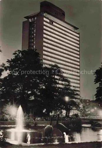 AK / Ansichtskarte LUDWIGSHAFEN  Rhein Rheinland-Pfalz BASF-Hochhaus Hochhaus Fontaene Flamingos Nachtaufnahme Teich
