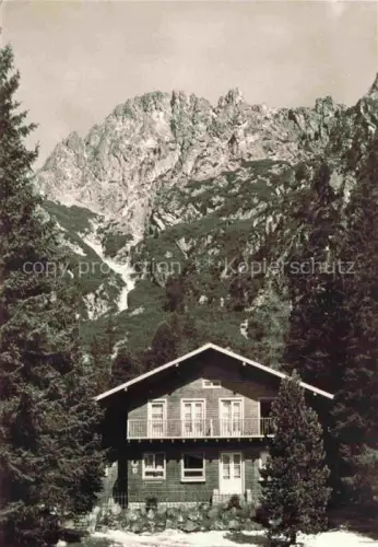 AK / Ansichtskarte Tatry Vysoke Wysokie SK Chata-kapitána-Nálepku Malej-Studenej-doline Berghuette Felsen Tannen Hochtatras