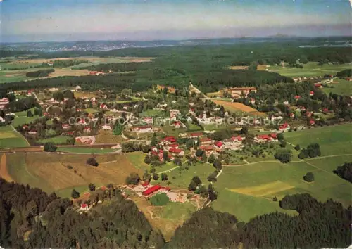 AK / Ansichtskarte Icking Isartal Bayern Luftbild Dorfansicht Kirchturm Felder Wald Isartal