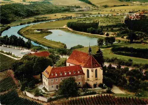 AK / Ansichtskarte Vogelsburg Volkach Bayern Vogelsburg Kloster Kirche Mainschleife Weinberge Main Fliegeraufnahme Volkach