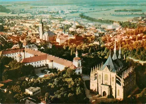 AK / Ansichtskarte Kutna Hora Kutna Kuttenberg CZ Kutna-Hora Barbarakirche Kathedrale Altstadt Fliegeraufnahme Fluss Gotik