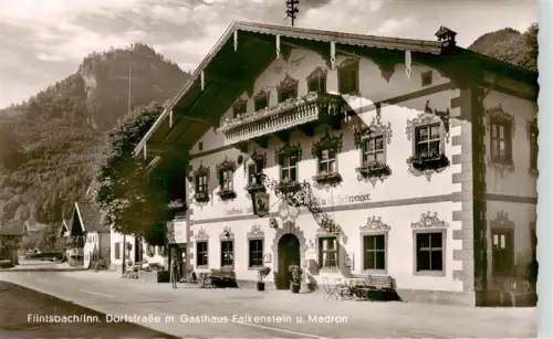 AK / Ansichtskarte Flintsbach Inn Rosenheim Bayern Dorfstrasse Gasthaus-Falkenstein Gasthaus-Madron Lueftlmalerei Balkon Bergkulisse