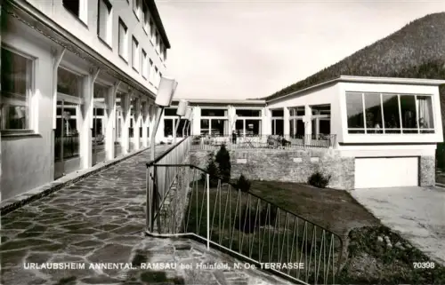 AK / Ansichtskarte Ramsau Hainfeld Niederoesterreich AT Urlaubsheim-Annental Terrasse Moderngebaeude Berghang Garten Ramsau