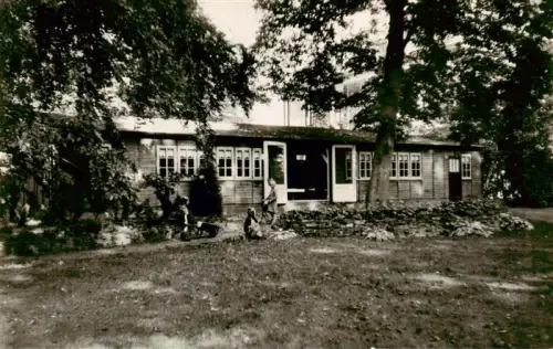 AK / Ansichtskarte Hattem Zwolle Overijssel NL De-Hezenberg Paviljoen Holzbau Baeume Kinder Aussenansicht