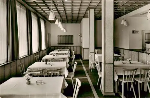 AK / Ansichtskarte Heidingsfeld WueRZBURG Martinshof Restaurant Gaststaette Innenraum Tische Stuehle Pendellampen