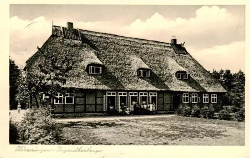 AK / Ansichtskarte Hoesseringen Suderburg Niedersachsen Jugendherberge Reetdach Fachwerkhaus Kinder Kiefernwald