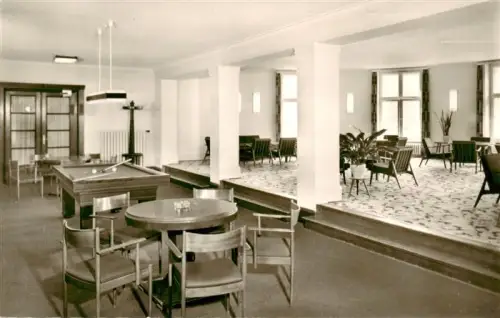 AK / Ansichtskarte Bad Hermannsborn Billardzimmer Aufenthaltsraum Billardtisch Sessel Kurgast Kurhaus