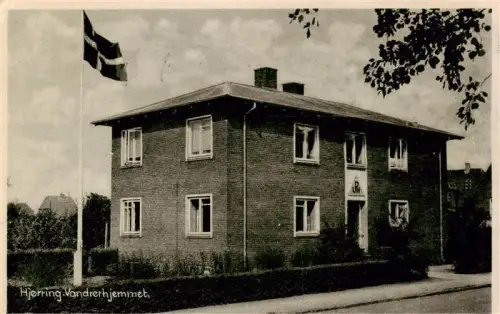 AK / Ansichtskarte Hjørring Vandrerhjemmet Jugendherberge Danebrog Flagge Backsteingebaeude