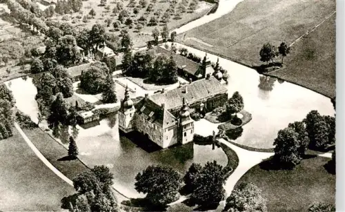 AK / Ansichtskarte Lembeck Dorsten NRW Schloss-Lembeck Wasserschloss Museum Park Restaurant Wassergraben Baeume
